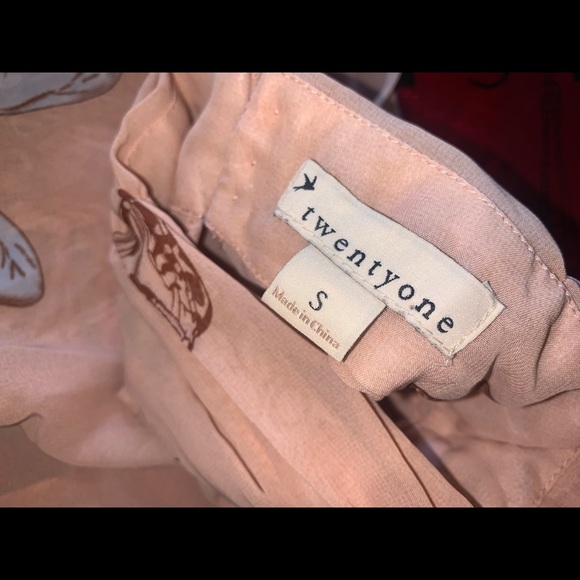 Cute around the neck top - size small - Picture 3 of 3